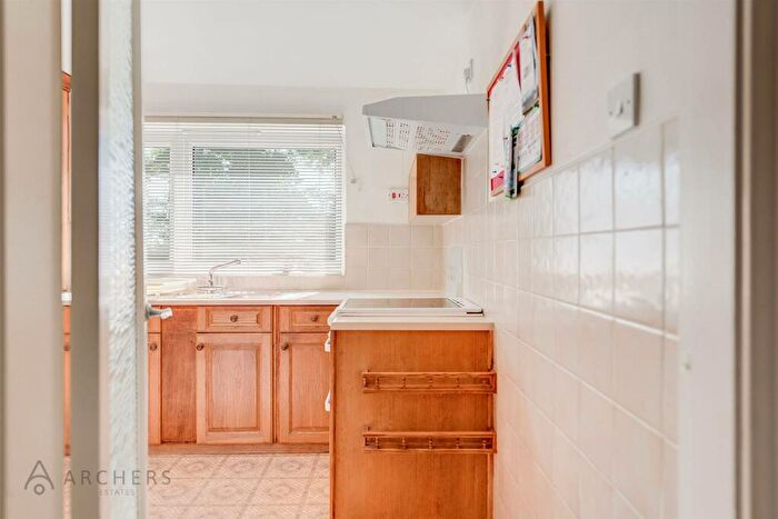 2 Bedroom Flat For Sale In Chesterwood Drive, Broomhill, Sheffield, S10