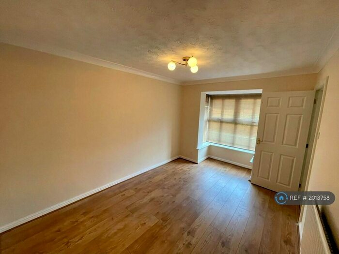 5 Bedroom Detached House To Rent In Bishops Meadow, Sutton Coldfield, B75