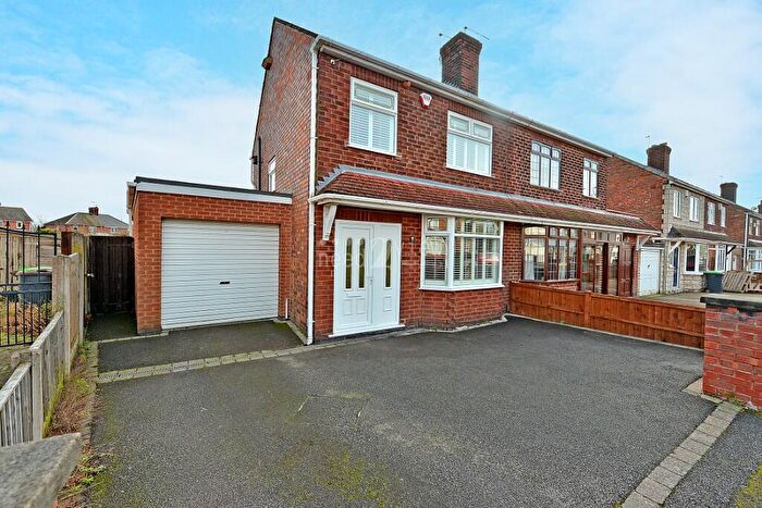 3 Bedroom Semi-Detached House For Sale In Brookfield Avenue, Hucknall, Nottinghamshire, NG15