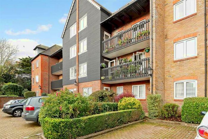 2 Bedroom Retirement Property To Rent In Queen Street, Arundel, BN18