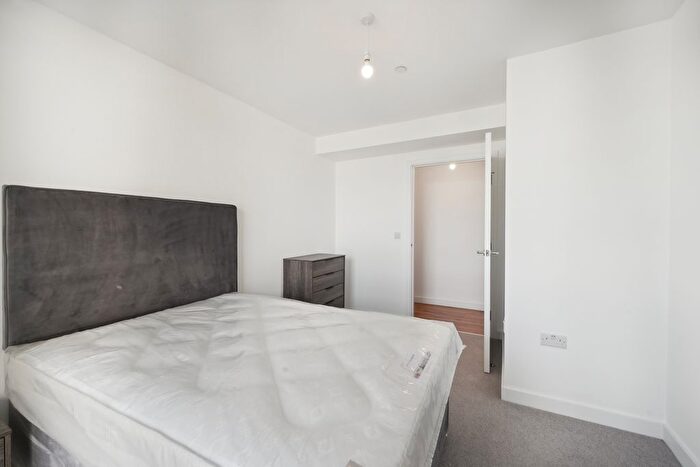 3 Bedroom Flat To Rent In Stylus Place, Hayes, UB3