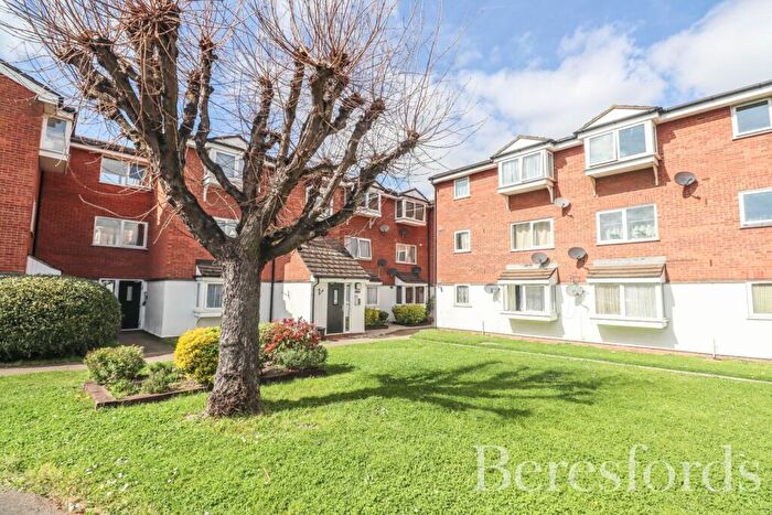 2 Bedroom Apartment For Sale In Vignoles Road, Romford, RM7