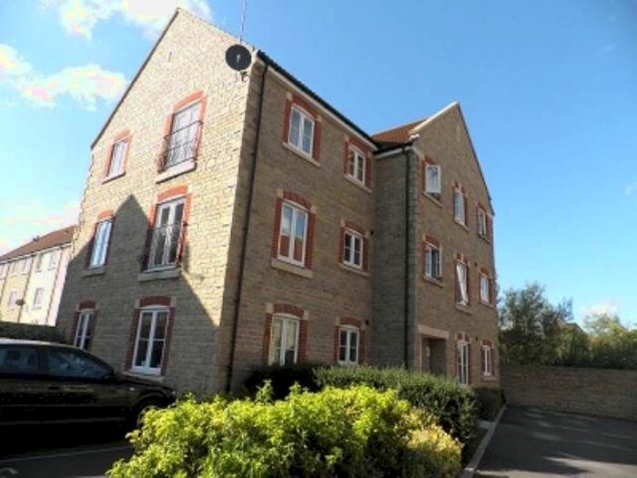 2 Bedroom Flat To Rent In Harris Close, Frome, Somerset, BA11