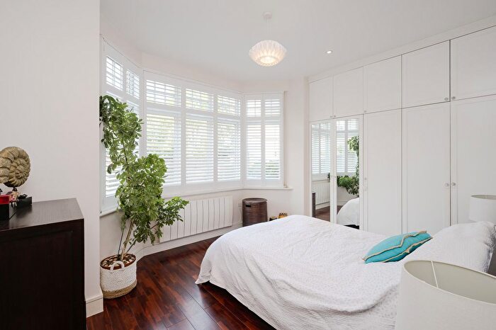 2 Bedroom Maisonette For Sale In Home Park Road, Wimbledon, London, SW19