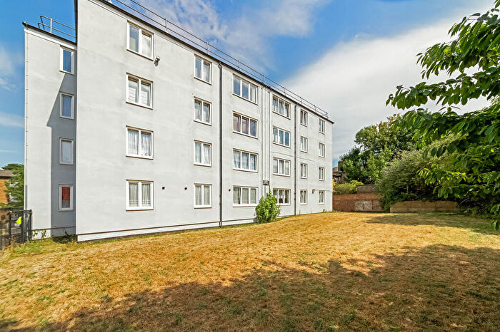 2 Bedroom Flat For Sale In Woodhill, Woolwich, SE18