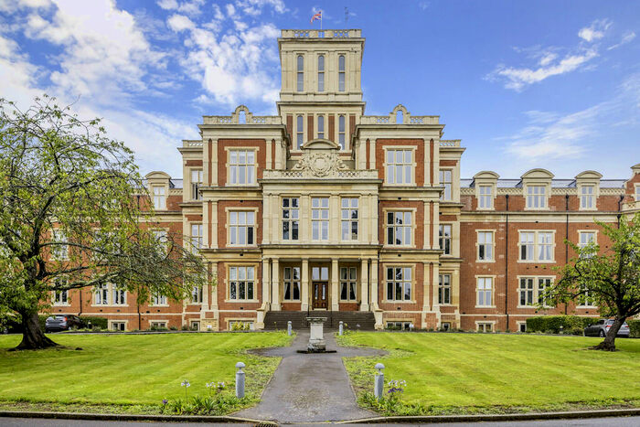 1 Bedroom Apartment To Rent In Victoria Court, RH1