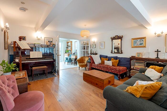 4 Bedroom Semi-Detached House To Rent In Chestnut Road, Oxford, Oxfordshire, OX2