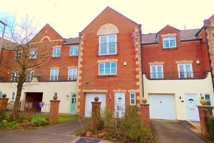 3 Bedroom Town House To Rent In Greenside, Cottam, Preston, PR4