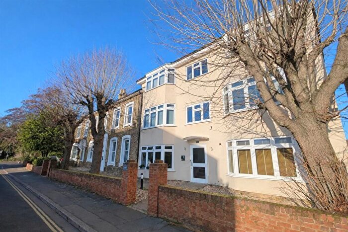 1 Bedroom Flat For Sale In The Avenue, SO17