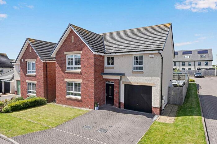 4 Bedroom Detached House For Sale In Bowbridge Crescent, Edinburgh, EH17
