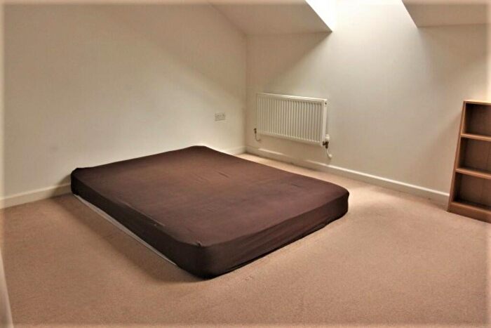 2 Bedroom Flat To Rent In Chudleigh Road, Exeter, EX2