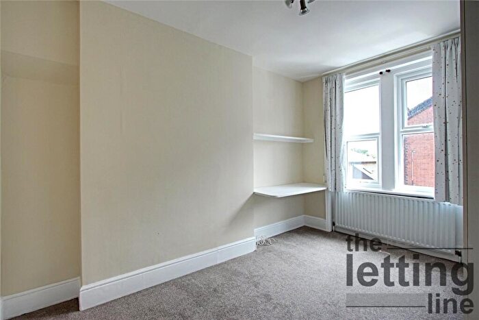 2 Bedroom Apartment To Rent In Windmill Hill, Enfield, Middlesex, EN2