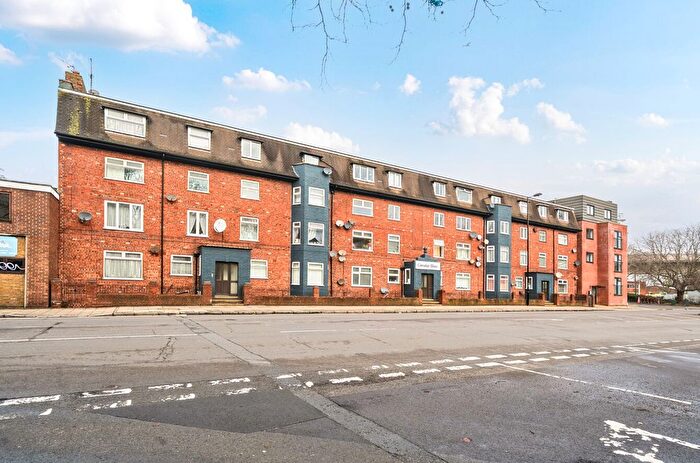 2 Bedroom Flat For Sale In Canute Road, Southampton, Hampshire, SO14