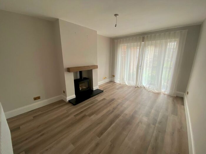 2 Bedroom Bungalow To Rent In Tinshill Lane, Leeds, LS16