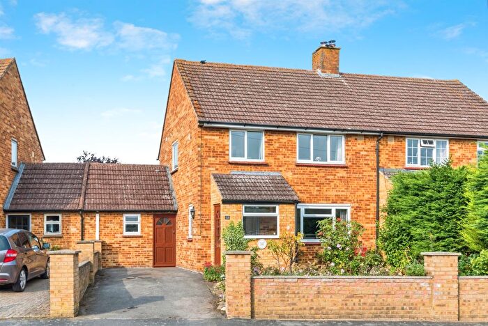3 Bedroom Semi Detached House For Sale In Bonnersfield, Long Crendon, Aylesbury, HP18