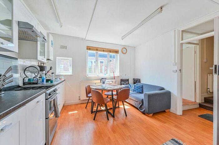 2 Bedroom Flat To Rent In Cannon Hill Lane, Morden, London, SW20