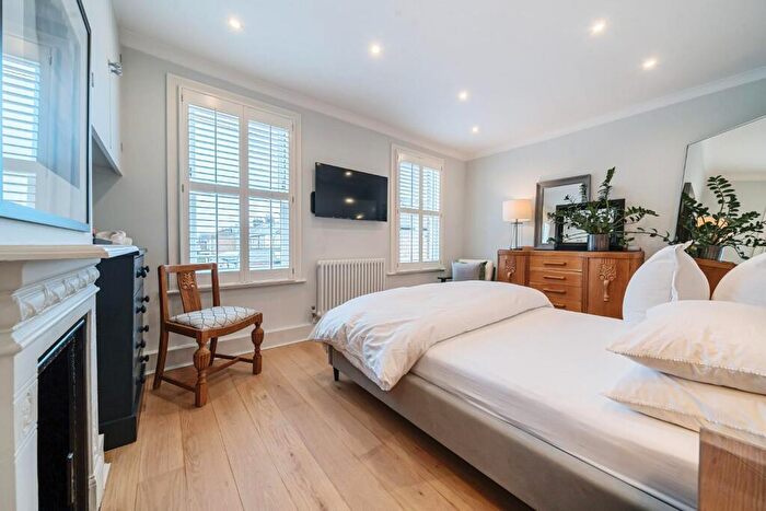 2 Bedroom Terraced House For Sale In Duke Street, Windsor, Berkshire, SL4