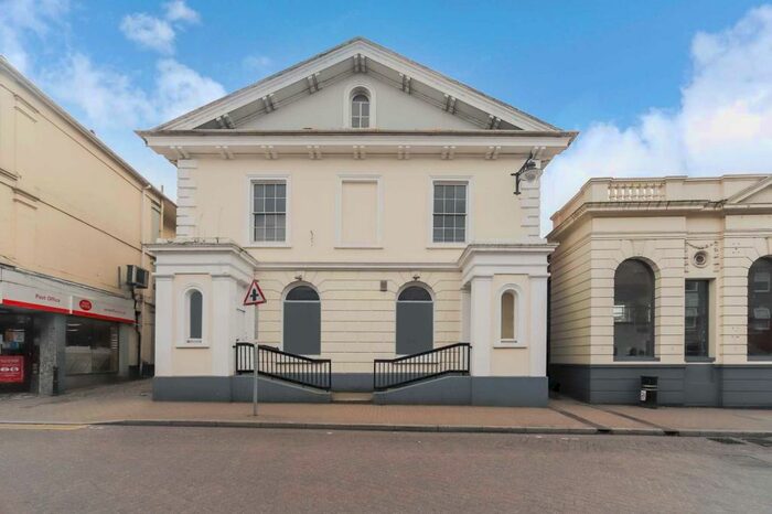 2 Bedroom Apartment To Rent In High Street, Tring, Hertfordshire, HP23