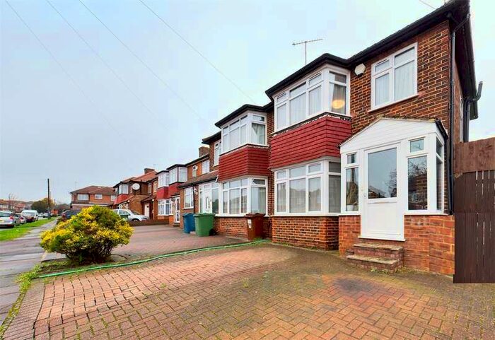 3 Bedroom House To Rent In Wetheral Drive, Stanmore, HA7