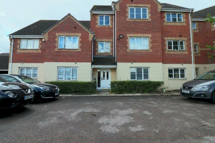2 Bedroom Flat To Rent In Lennox Close, Grays, Essex, RM16