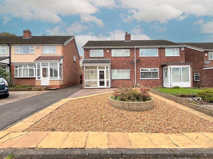 3 Bedroom Semi-Detached House For Sale In Forest Close, Streetly, Sutton Coldfield, B74