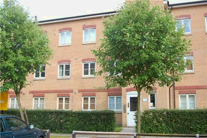 2 Bedroom Flat To Rent In Gidea Park, Romford, RM2