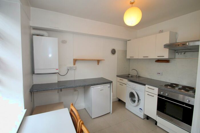 2 Bedroom Flat To Rent In Kember Street, Islington, N1