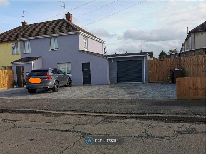 4 Bedroom Semi-Detached House To Rent In Lindisfarne Road, Corby, NN17