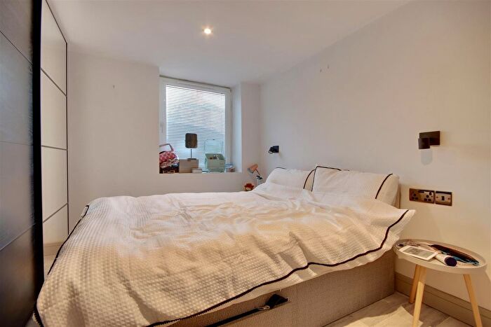 1 Bedroom Flat For Sale In Clarence Parade, Southsea, PO5