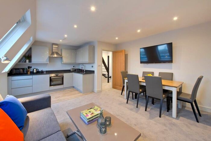 1 Bedroom Property To Rent In St. Lukes Road, Notting Hill, W11