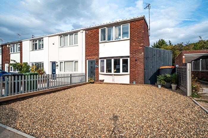 3 Bedroom End Of Terrace House For Sale In Linden Road, Dunstable, Bedfordshire, LU5