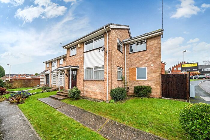 5 Bedroom Semi-Detached House For Sale In Dahlia Drive, Swanley, Kent, BR8