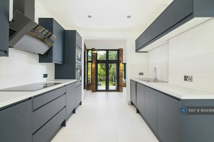 4 Bedroom Semi-Detached House To Rent In Montalt Road, Woodford Green, IG8