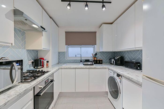 1 Bedroom Flat For Sale In Harewood Road, Colliers Wood, London, SW19