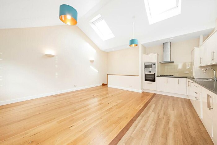 2 Bedroom Apartment To Rent In Nettlefold Place, West Norwood, SE27