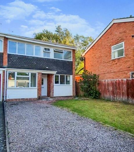 4 Bedroom Semi-Detached House To Rent In Derry Close, Birmingham, B17