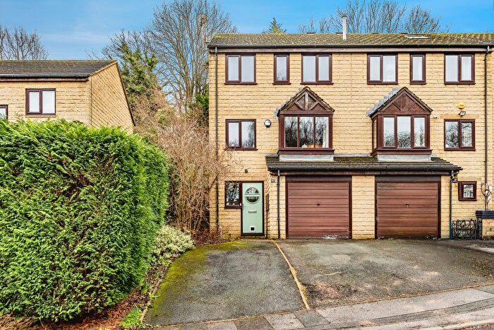 3 Bedroom Semi Detached House For Sale In Croft Gardens, Huddersfield, HD2