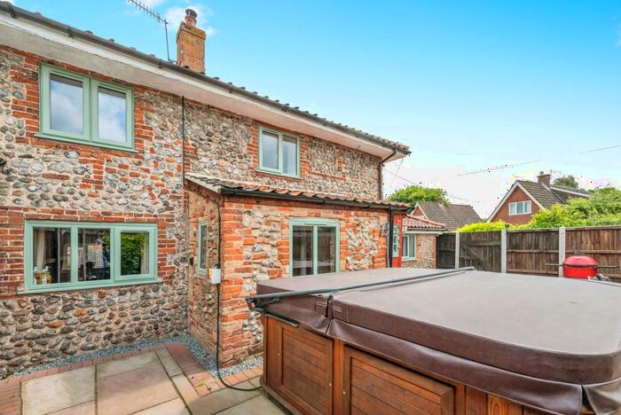 3 Bedroom Semi-Detached House For Sale In Sand Pit Cottages, Sand Pit Cottages, Thorpe Market, Norwich, NR11