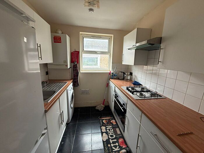 2 Bedroom Flat To Rent In Sheringham Avenue, London, E12