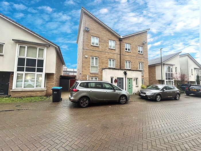 4 Bedroom Semi-Detached House To Rent In Tanyard Place, Harlow, CM20