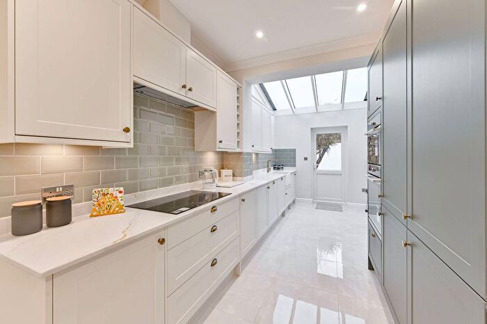 3 Bedroom End Terrace House For Sale In Thirsk Road, Battersea, London, SW11