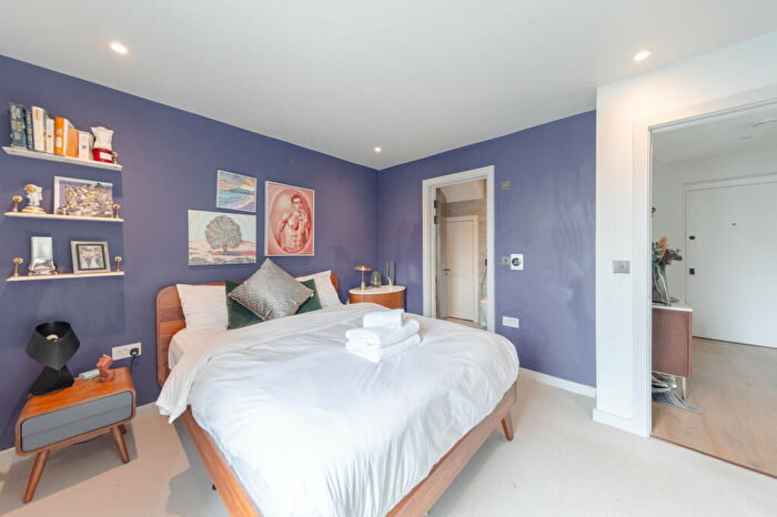2 Bedroom Apartment To Rent In Taybridge Road, London, SW11