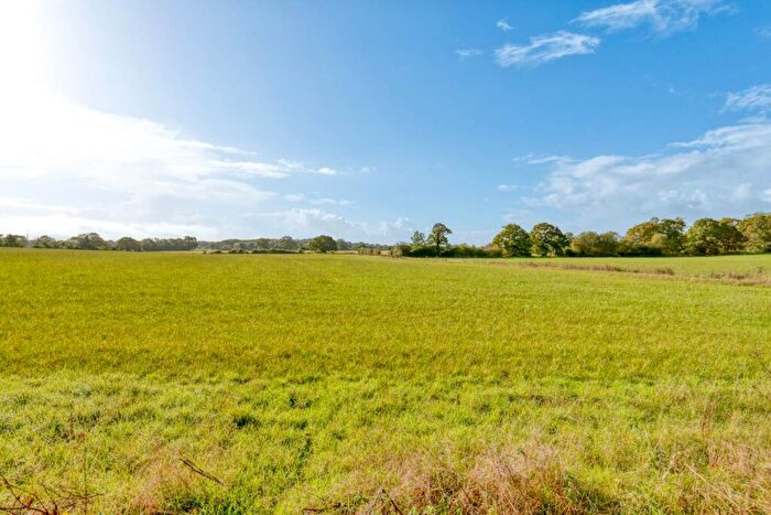 Detached House For Sale In Forest Road, Wokingham, RG40