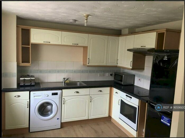 2 Bedroom Flat To Rent In Maria Court, Colchester, CO2
