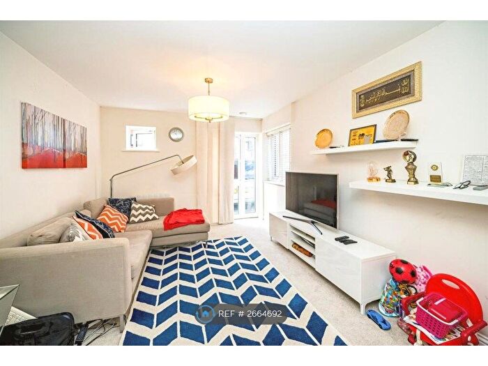 2 Bedroom Flat To Rent In Quercetum Close, Aylesbury, HP19