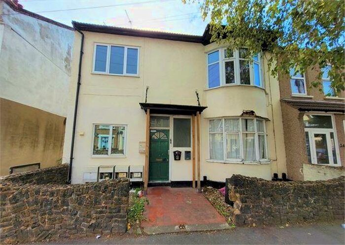 2 Bedroom Apartment To Rent In North Avenue, Southend On Sea, Southend On Sea, SS2