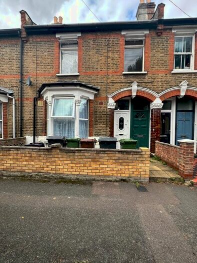2 Bedroom Flat To Rent In Hove Avenue, Walthamstow, London, E17