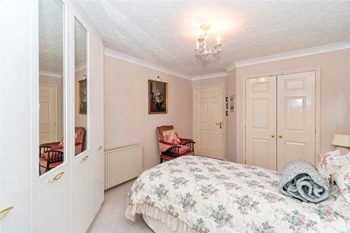 1 Bedroom Apartment For Sale In Aire Valley Court, Bingley, BD16