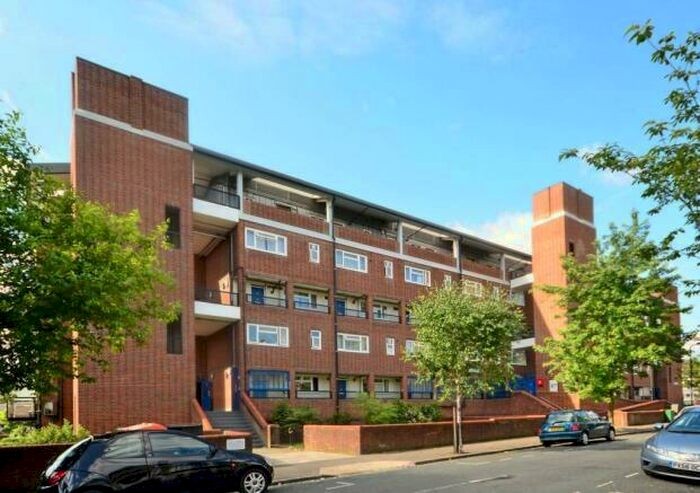 4 Bedroom Flat To Rent In Foulden Road, London, N16