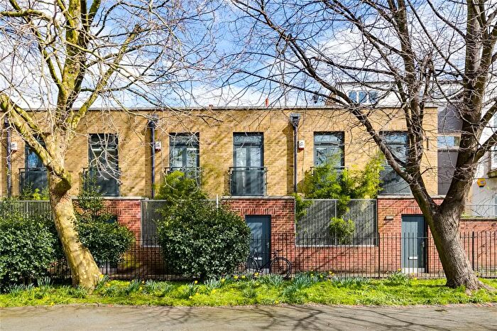 1 Bedroom Mews To Rent In Paradise Passage, Islington, N7